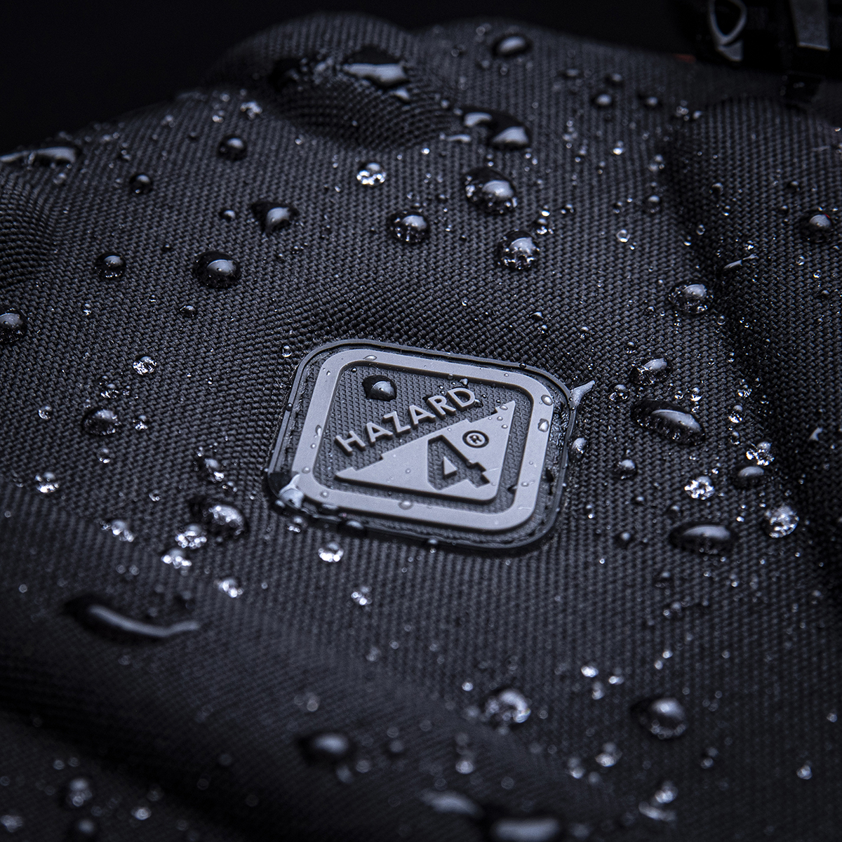still-life-closeup-logo-krople-wody-cordura-waterproof