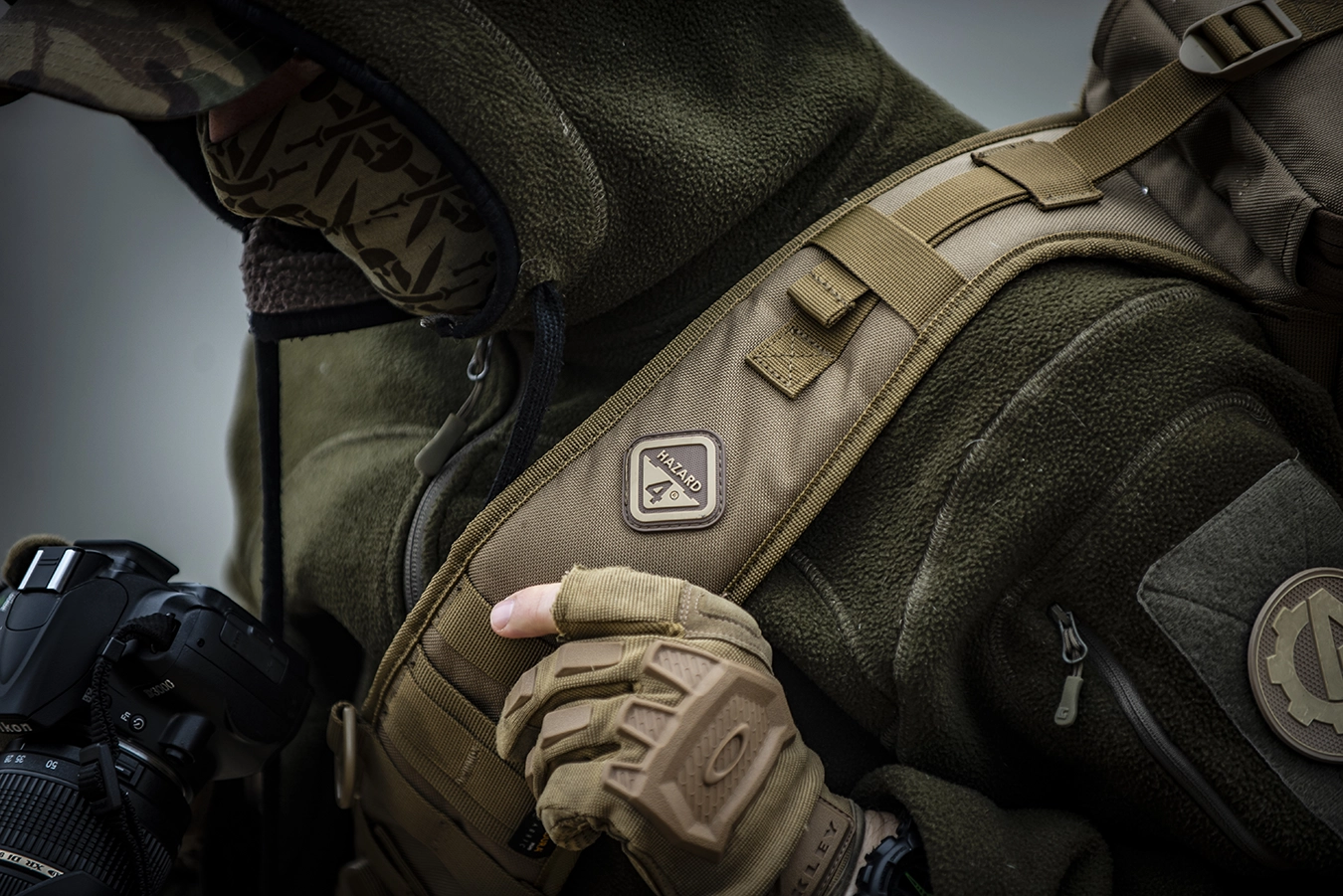 commercial-outdoor-photo-closeup-tactical-slingpack-poland