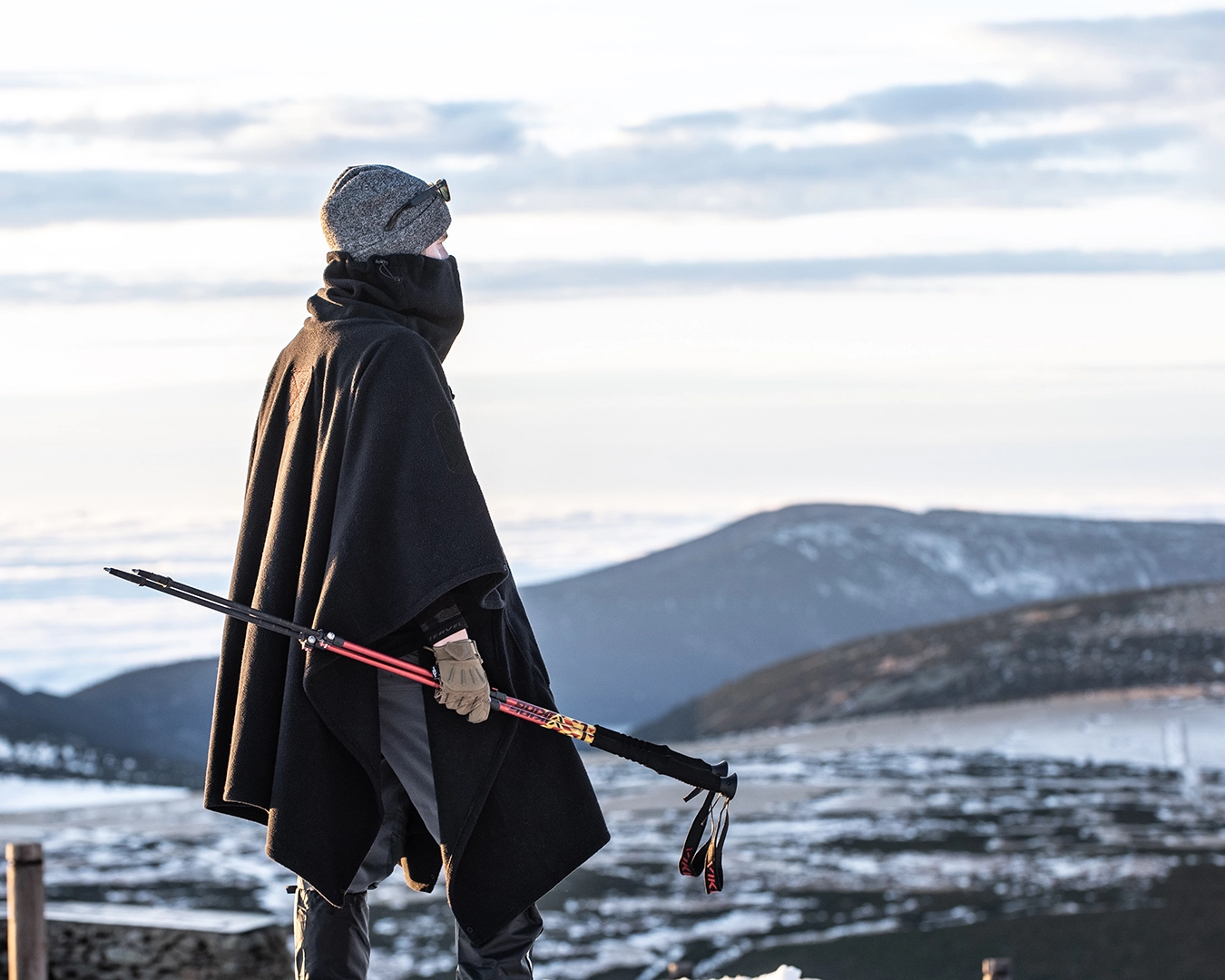 commercial-outdoor-photo-fleece-poncho-mountain-gear-poland