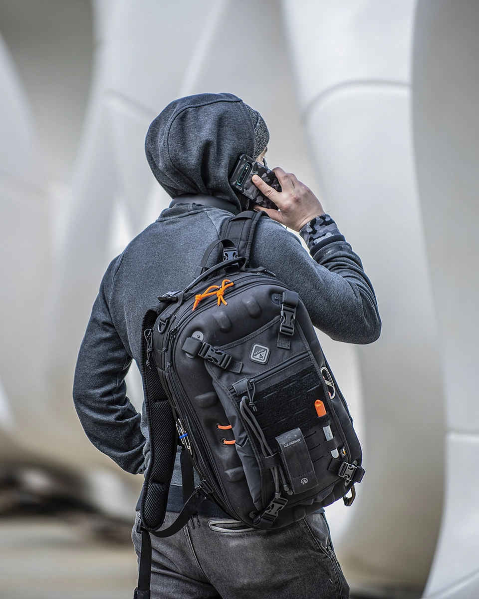 commercial-outdoor-product-photography-city-lifestyle-hardshell-photopack-warsaw-poland