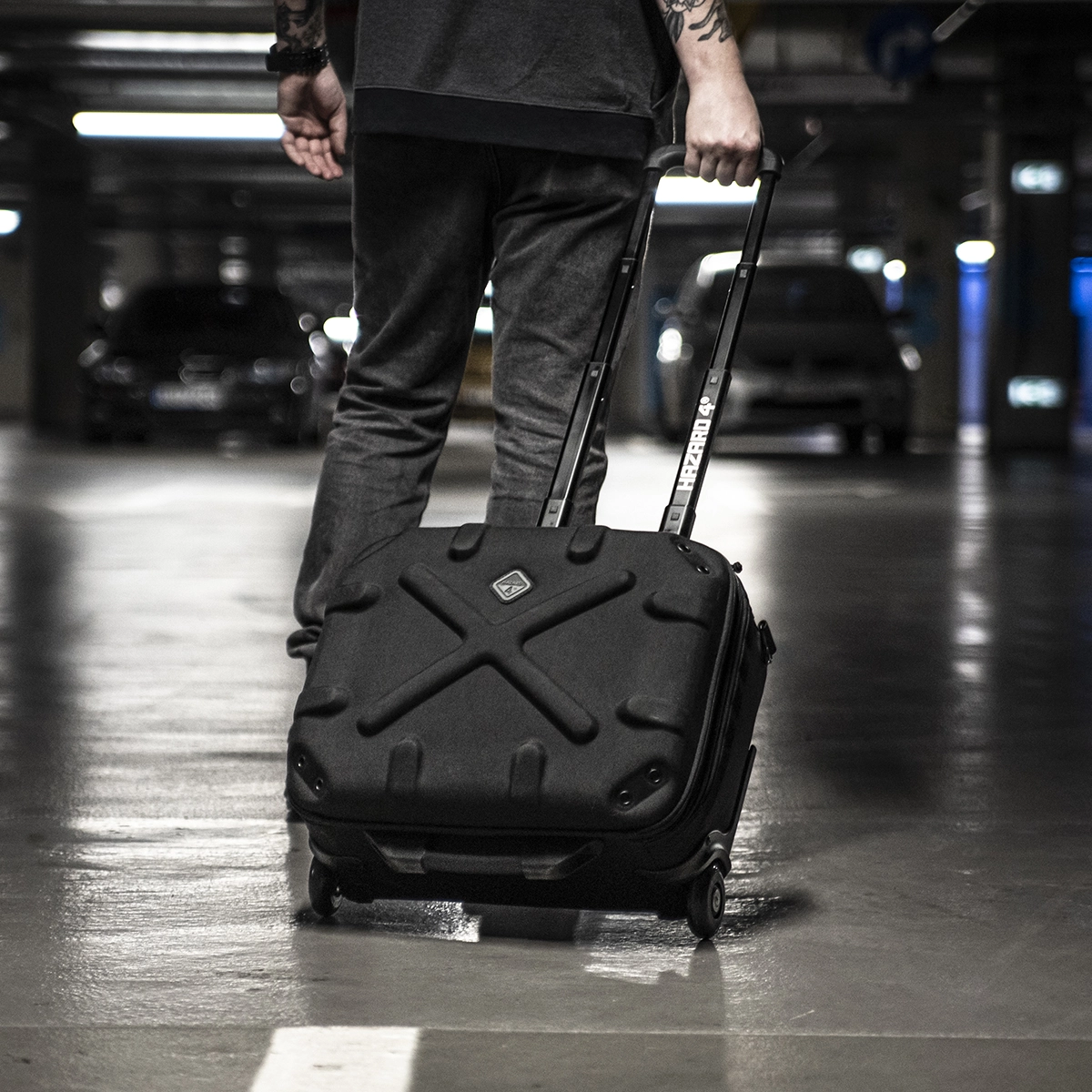 commercial-product-photo-in-use-garage-hardshell-bag-poland