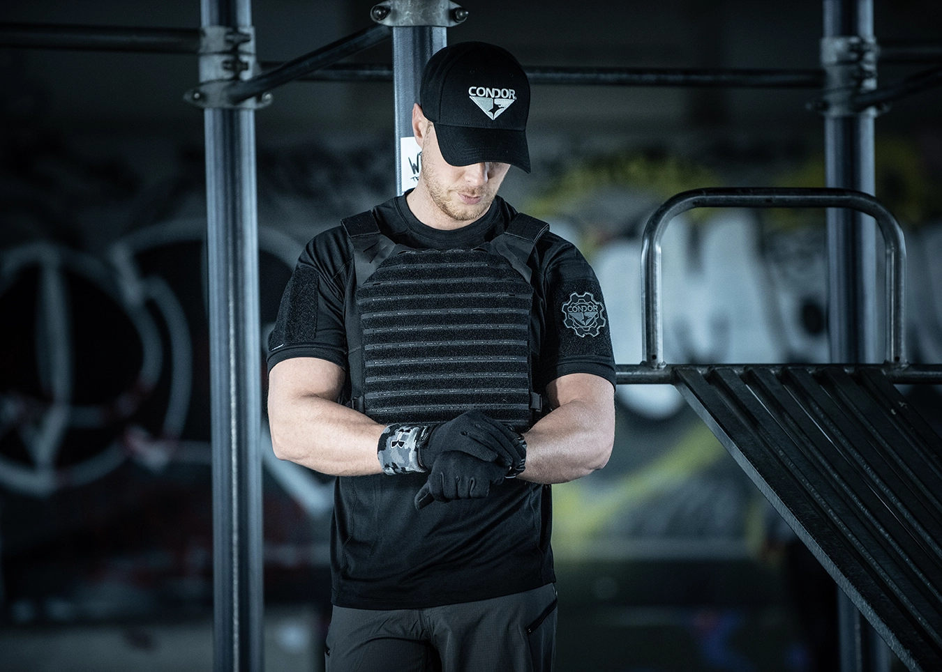 commercial-tactical-gear-photo-condor-chest-rig-outdoor-gym-active-lifestyle-city-poland