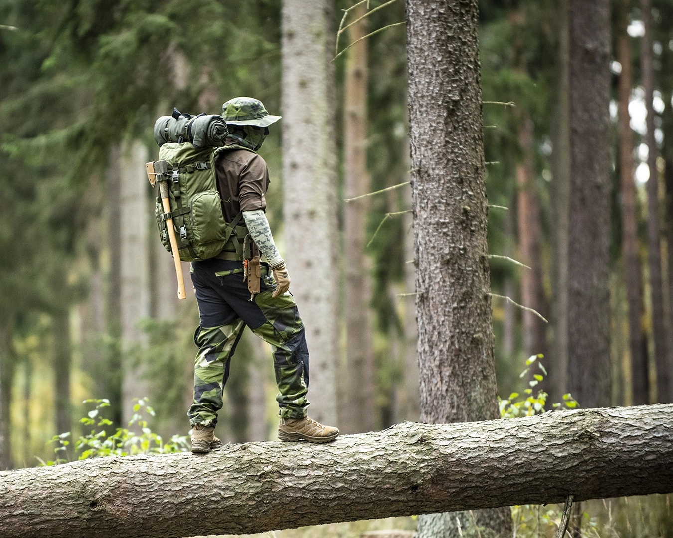 oudoor-product-in-use-photo-survival-backpack-off-grid-forest-nomad