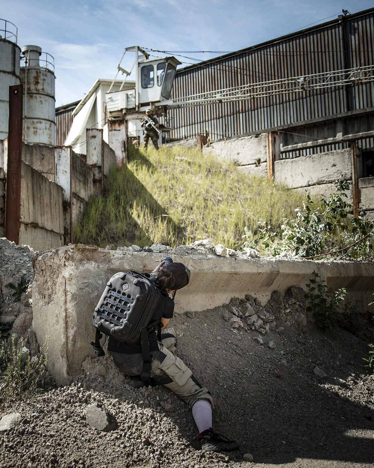 outdoor-backstage-photo-rugged-gear-behind-the-scenes-urbex-abandoned-machines