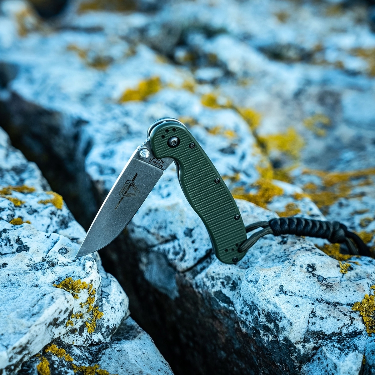 still-life-outdoor-edc-photo-ontario-knife-sweden