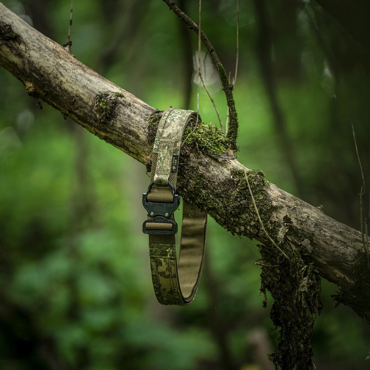 still-life-outdoor-photo-artisan-belt-tactical-gear-poland