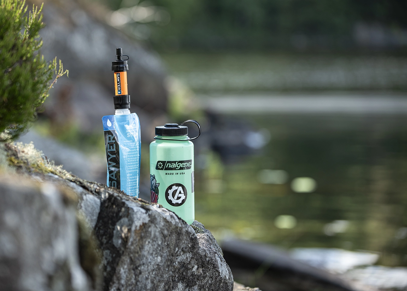 still-life-outdoor-photo-water-bottle-filter-nalgene-lake-hiking-adventure-active-lifestyle-sweden kopia
