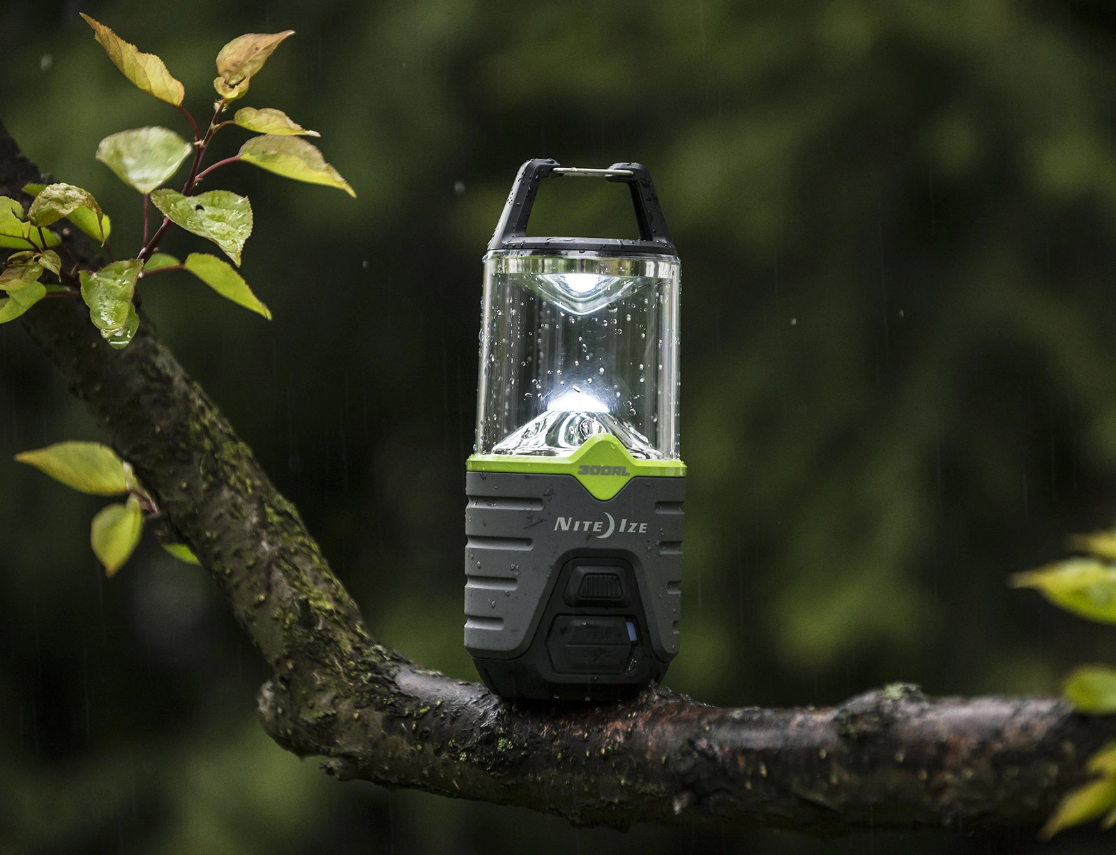 still-life-outdoor-photography-niteize-lantern-rainy-day