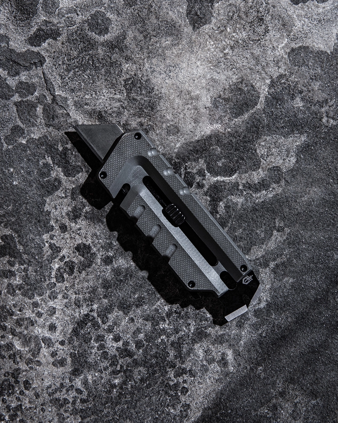 still-life-product-gear-edc-photo-studio-gerber-prybar-utility-tool