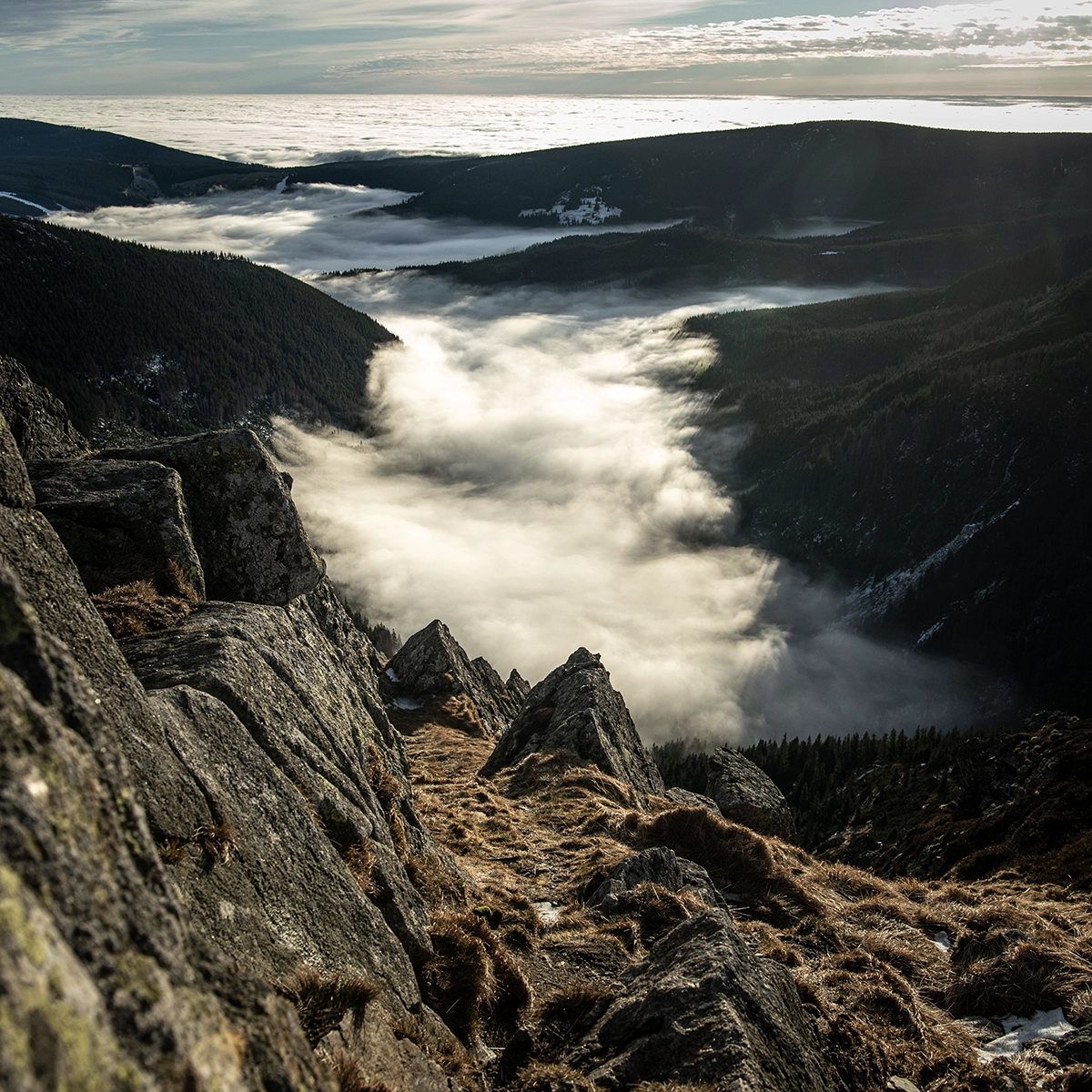landscape-photography-mountains-summit-sea-of-clouds-sniezka-poland