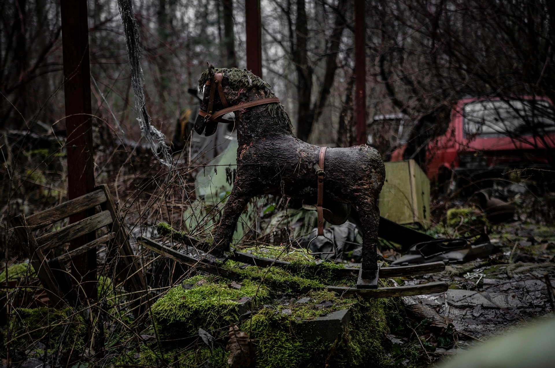 urbex-photography-abandoned-car-scrapyard-rocking-horse